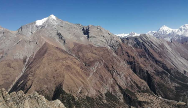 ‘सेताम्मे हिमाल कालो देखिन थाले’