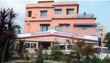 कोसी अस्पतालका अनधिकृत संरचना हटाउँदै महानगर