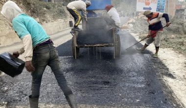 बुटवल नारायणघाट सडकमा कालोपत्रको परीक्षण सुरु