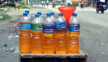 सुदूरपश्चिममा बोतल र जर्किनमा पेट्रोलियम बिक्रीमा रोक