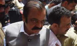 पाकिस्तानका गृहमन्त्री राणा सनाउल्लाहमाथि जुत्ता प्रहार