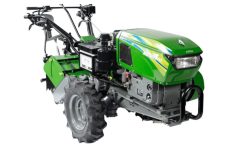 सिँचाइ उपकरण र कृषियन्त्र वितरण गर्दै कृषि ज्ञान केन्द्र