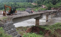 मध्यपहाडीमा ४४ पुल निर्माण गर्न र १९ पुलको ठेक्का बाँकी