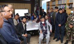 प्रधानमन्त्री र गृहमन्त्री उद्धारको निरीक्षण गर्न त्रिभुवन विमानस्थलको कन्ट्रोल रुममा