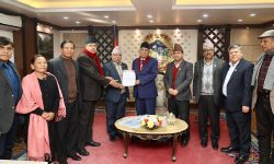 आर्थिक संकट समाधानका लागि समाजवादीले बुझायो प्रधानमन्त्रीलाई ज्ञापनपत्र