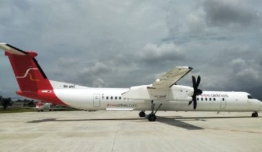 काठमाडौंका लागि नेपालगन्जबाट उडेकाे जहाज झापामा अवतरण