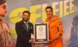 सेल्फी खिचेर अक्षय कुमारले राखे विश्व कीर्तिमानी