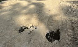 सडकको बीच भागमा परेको प्वाल !