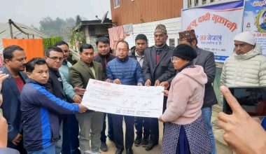 मृतक आचार्यको परिवारलाई दाबी भुक्तानी वापतको रकम हस्तान्तरण