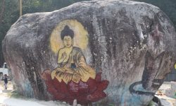 शिलामा बुद्धको आकृति