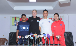 पहिलो मैत्रीपूर्ण खेलमा भारतसँग प्रतिस्पर्धा गर्दै नेपाली राष्ट्रिय महिला फुटबल टोली