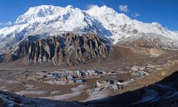 चिसो घटेसँगै खुल्न थाले मनाङका विद्यालय