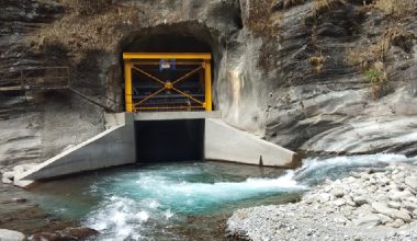 मेलम्चीको पानी वितरण गर्न पाइप विच्छाइँदै