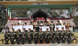 प्रकृति संरक्षण ट्रफी ग्रहणपछि प्रधानसेनापति शर्मासँग