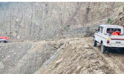 राजमार्ग स्तरोन्नति नहुँदा जोखिमपूर्ण यात्रा गर्न बाध्य