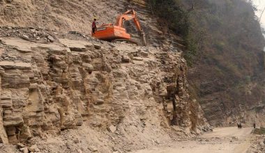 नारायणगढ–मुग्लिन सडकमा भित्तो काट्न सकस