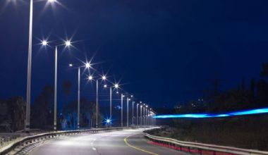 भक्तजनले चढाएको भेटीबाट सडकबत्ती जडान