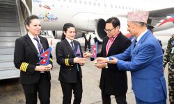 महिला पाइलटलाई पर्यटन मन्त्रीकाे स्वागत