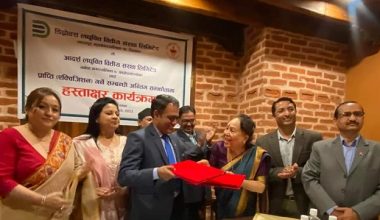 डिप्रोक्सले आदर्श लघुवित्तलाई प्राप्ति गर्ने अन्तिम सम्झौता पत्रमा हस्ताक्षर