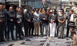 बैंक र लघुवित्तविरुद्ध माइतीघरमा र बालुवाटारमा प्रदर्शन चर्किँदै