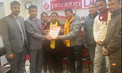 जन्मदिनको अवसरमा प्रभु लाइफको जीवन बीमा पोलिसि उपहार