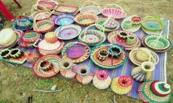 थारू हस्तकला सामग्रीको व्यावसायिक उत्पादन