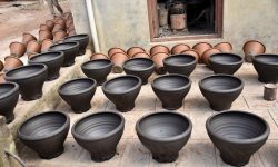 काँचो गमला सुकाइँदै