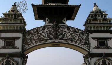 वीरगञ्ज म्याद गुज्रिएका सामान बेच्ने दुई उद्योग सिल