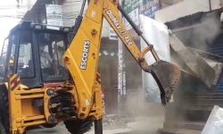 अनधिकृत संरचनामा डोजर