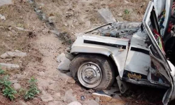 अपडेट : प्रधानमन्त्रीको निर्देशनपछि दुर्घटनाका घाइतेको हेलिकोप्टरबाट उद्वार