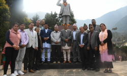 नवनिर्वाचित राष्ट्रपति पौडेलद्वारा पुष्पलालको शालिकमा माल्यार्पण 