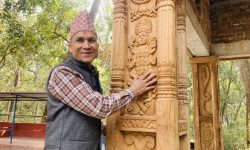 काष्ठकलामा सात पुस्तादेखिको विरासत जोगाउँदै भीमबहादुर