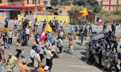 प्रहरी र पहिचानवादीको झडपमा १३ जना घाइते