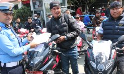 ट्राफिक प्रहरीको सफलता : २३ दुईपाङग्रे सवारी धनीलाई हस्तान्तरण