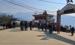 खोटाङमा बिहानैदेखि बन्दकर्ता सडकमा, यातायात ठप्प