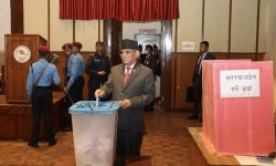 दाहालले उपराष्ट्रपतिको निर्वाचनमा गरे  मतदान