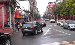 सवारीमा सडक खाली गर्नुपर्ने परम्परा तोड्दै राष्ट्रपति पौडेल