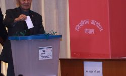 राष्ट्रपतिका उम्मेदवार नेम्वाङद्वारा मतदान