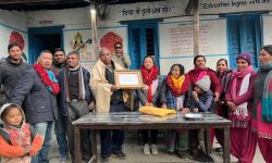 प्रधानाध्यापकलाई पूर्वविद्यार्थीको एक लाख पुरस्कार