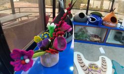 विस्थापित गराउँदै मौलिक हातेकलालाई प्लाष्टिकका सामानले