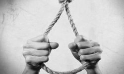 आफ्ना तीन सन्तानलाई झुन्ड्याएर मारेपछि आत्महत्या