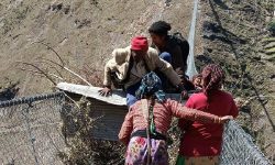 काम गर्दाको ज्याला नपाएपछि पुल बन्द