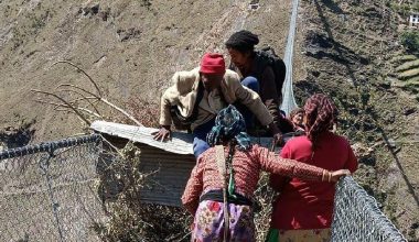 काम गर्दाको ज्याला नपाएपछि पुल बन्द