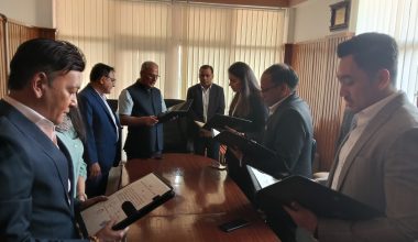 चार लघुबीमाका अध्यक्षले गरे शपथग्रहण