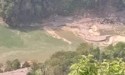 पहिरोका कारण अरुण नदी थुनियो