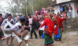 प्रकृतिलाई खुसी बनाउन भुमे पूजा