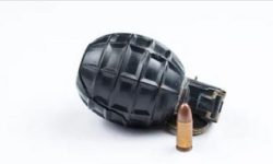 खेलौना ठानेर बम खेलाउँदा…