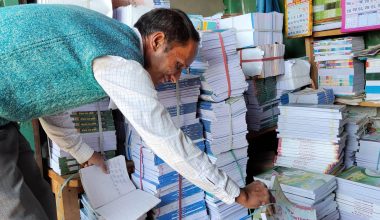 तनहुँमा भर्ना अभियानसँगै विद्यार्थीलाई पुस्तक