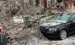 आँधीका कारण दश लाखभन्दा बढी क्यानडाली अन्धकारमा