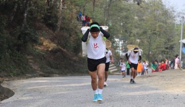 डोको बोकेर दगुर्ने प्रतियोगिताको उपाधि लिम्बूलाई